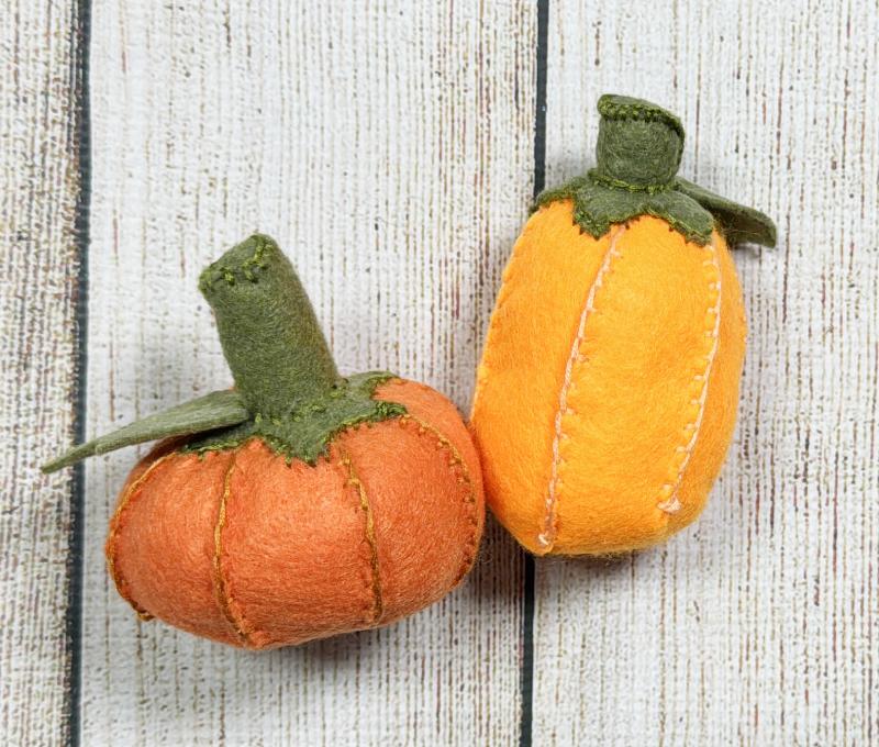 Finish felt pumpkin set