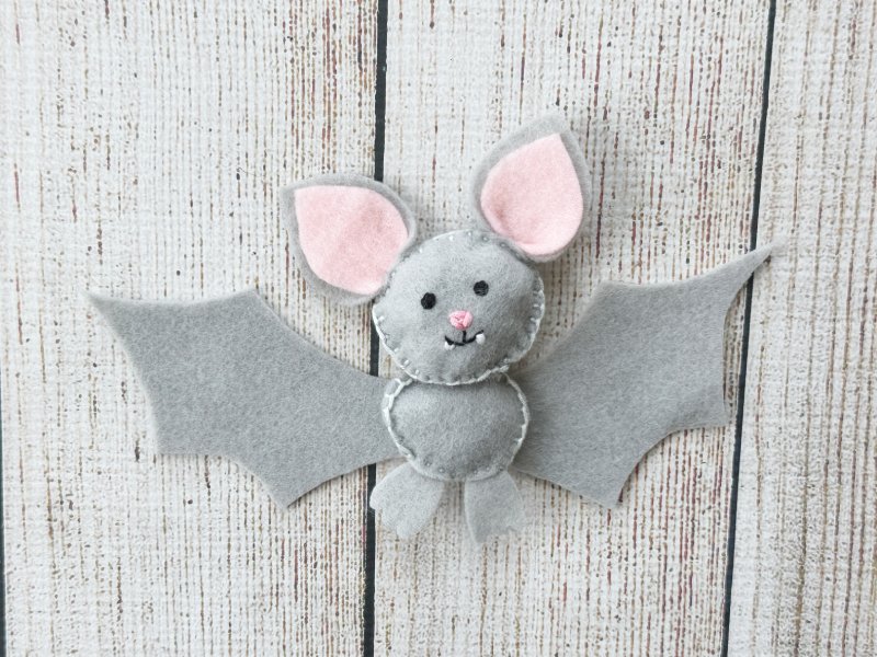 Finished easy felt bat pattern with free printable and sew along