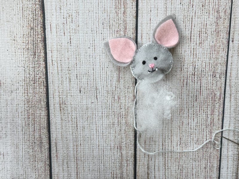 stuffing the felt bat head