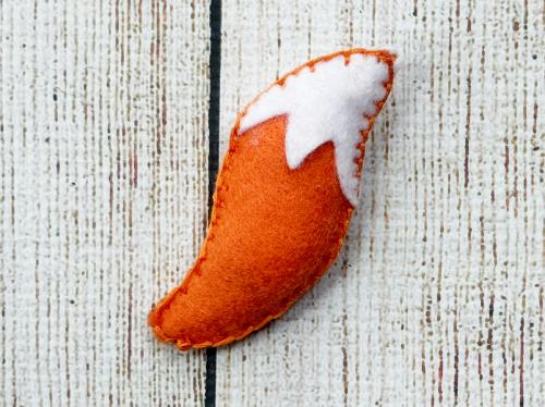 Finishing the tail with a knot stitch