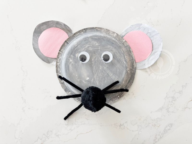 Easy mouse craft using paper plates for Letter M activity