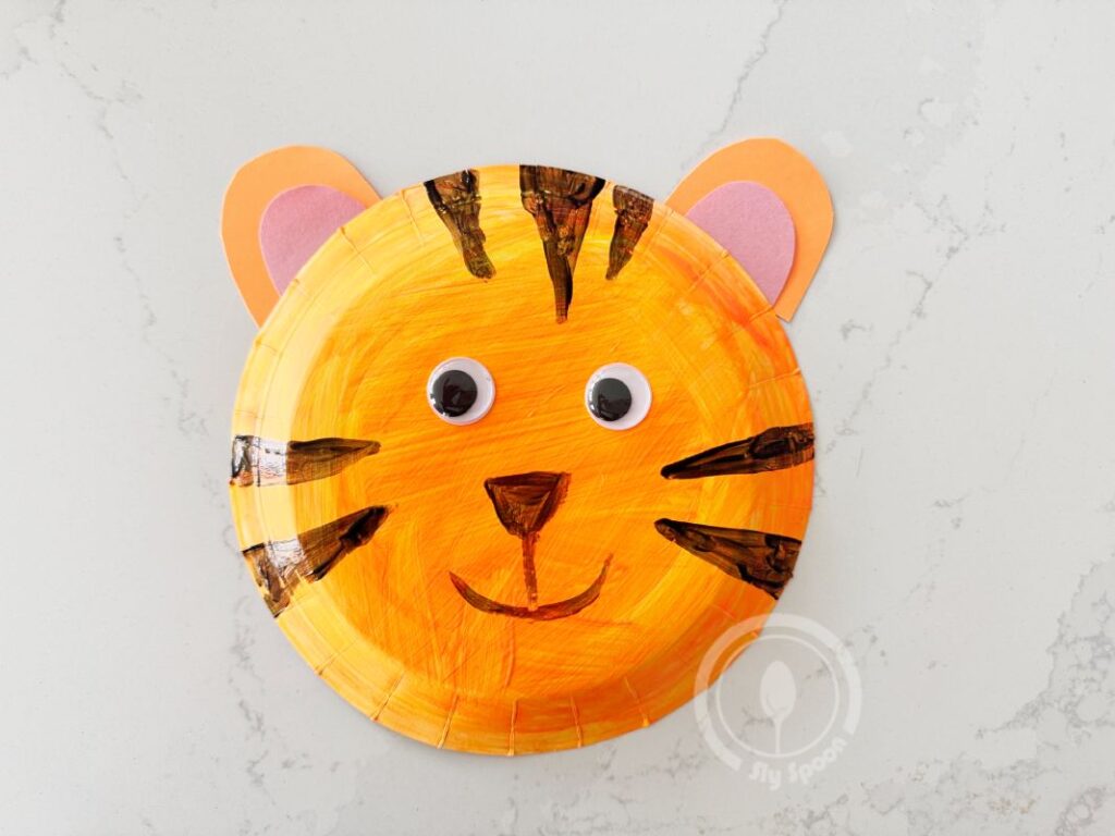 Letter T is for Tiger Paper Plate Craft Activity idea for preschoolers and kindergarteners learning Letter T